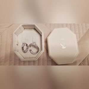 Swarovski Dextera ear cuffSet (2), Asymmetrical design, White, Rhodium